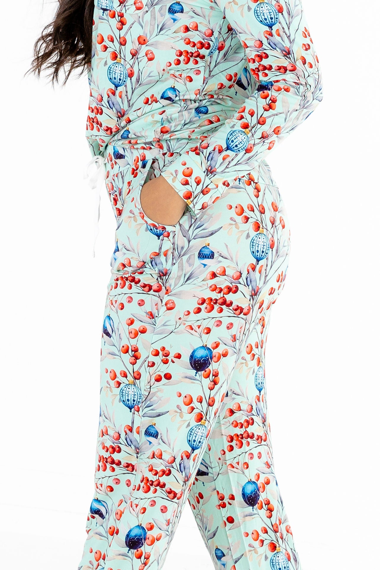 Frosted Berries Modal Pajama Set – Women’s Winter Jogger & Top
