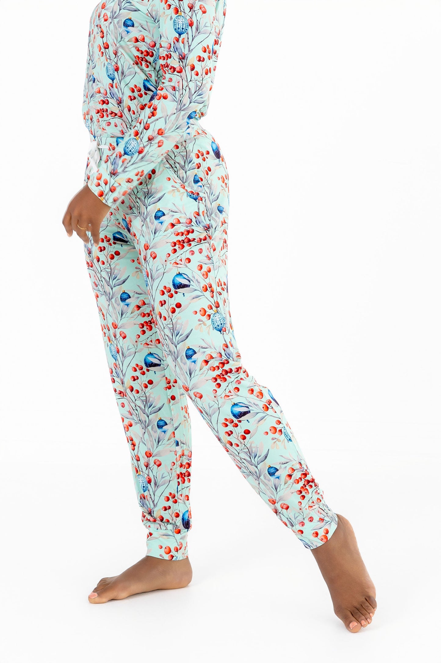 Frosted Berries Modal Pajama Set – Women’s Winter Jogger & Top