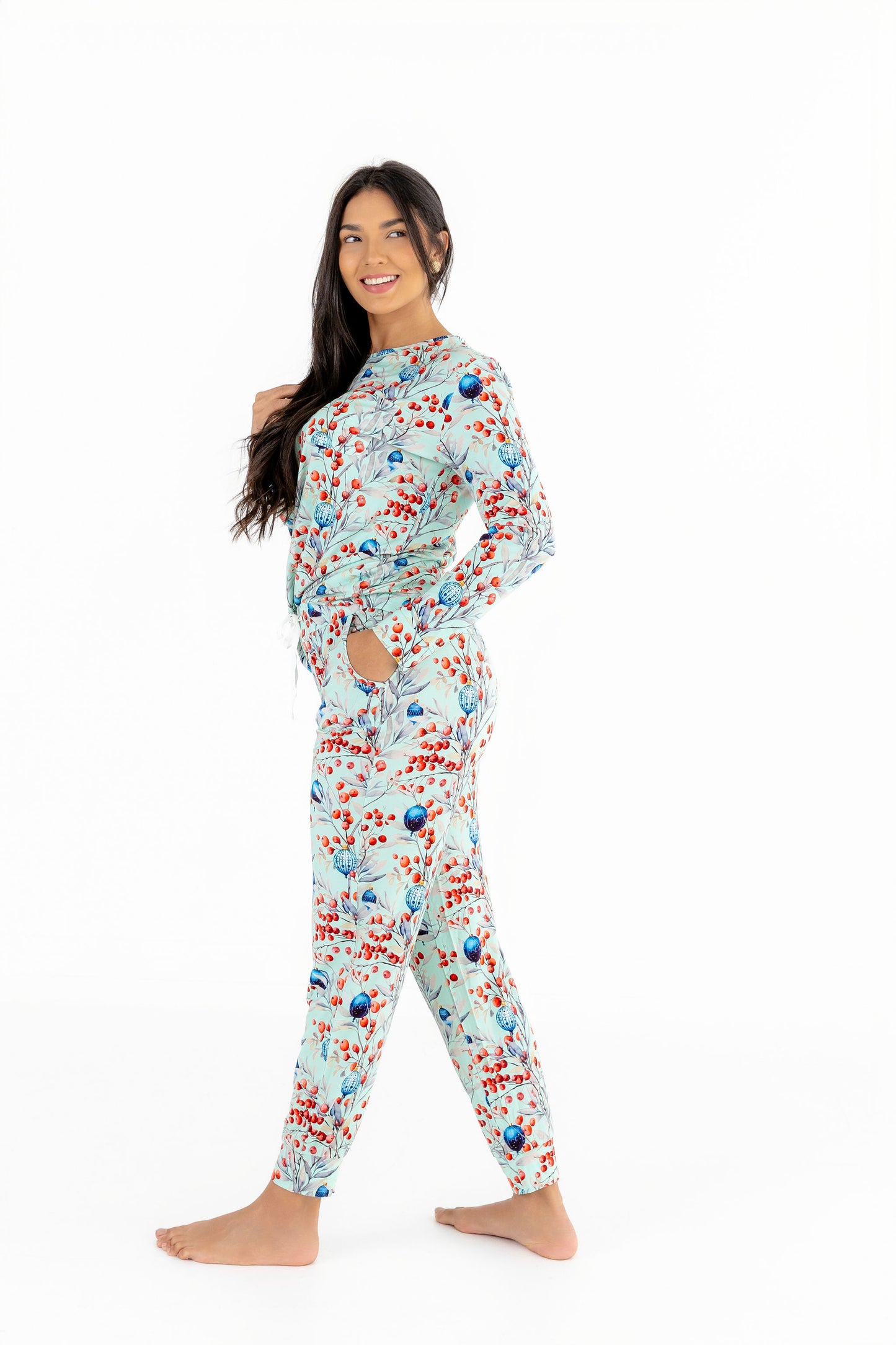 Frosted Berries Modal Pajama Set – Women’s Winter Jogger & Top